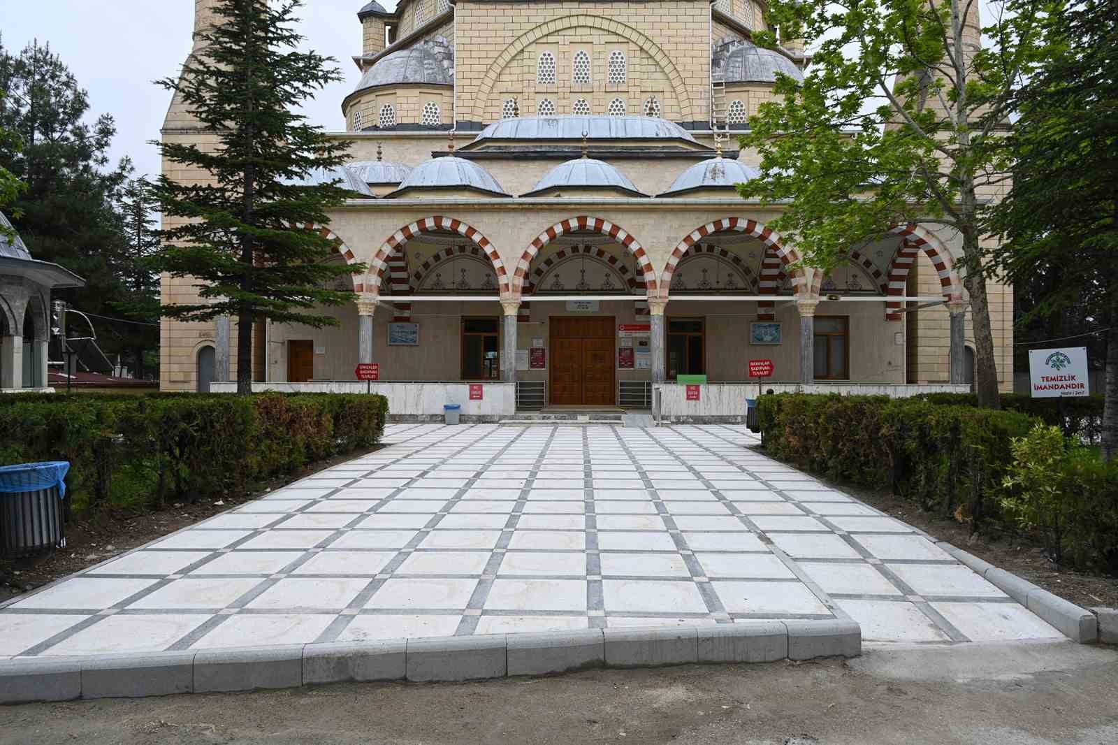 ISPARTA BELEDİYESİ, FATİH MAHALLESİ’NDE BULUNAN HAYIRLAR SELİMİYE CAMİİNİN ÇEVRE DÜZENLEME