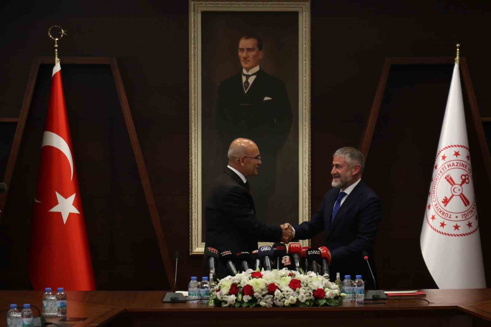 HAZİNE VE MALİYE BAKANLIĞINA ATANAN MEHMET ŞİMŞEK, DÜZENLENEN DEVİR TESLİM