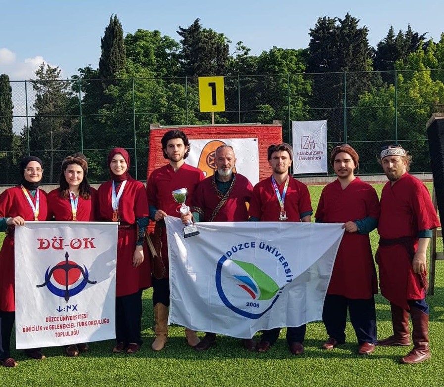 DÜZCE ÜNİVERSİTESİ, TÜRKİYE ÜNİVERSİTELER ARASI GELENEKSEL TÜRK OKÇULUĞU YARIŞMASINDA 3