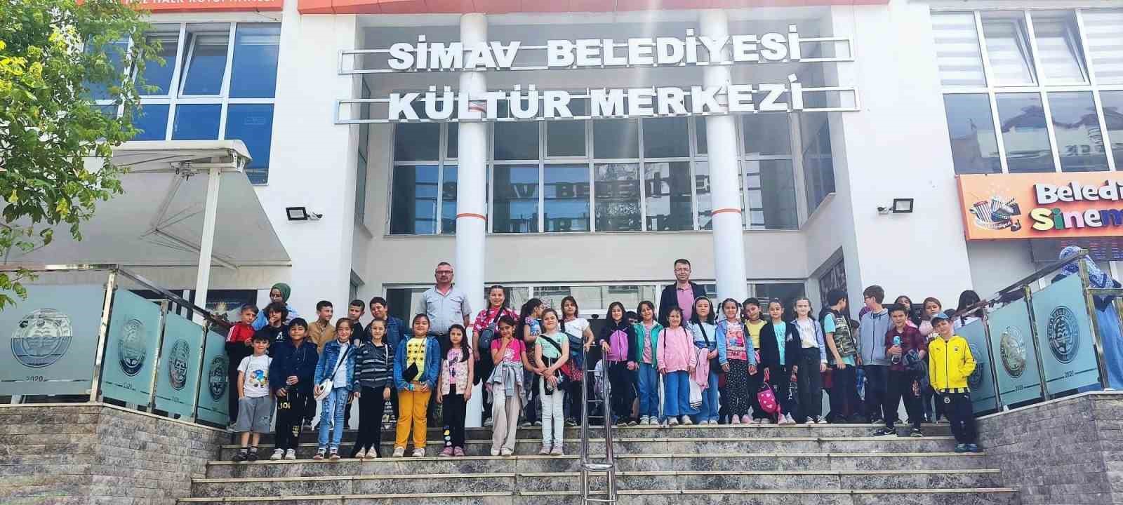 HİSARCIK ATATÜRK İLKOKULU ÖĞRENCİLERİ SİNEMAYLA TANIŞTI