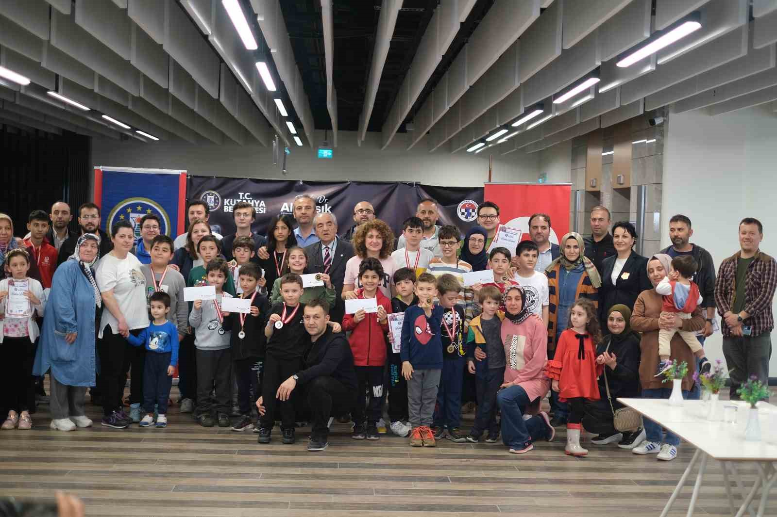HİSARLI AHMET SATRANÇ TURNUVASI SONUÇLANDI