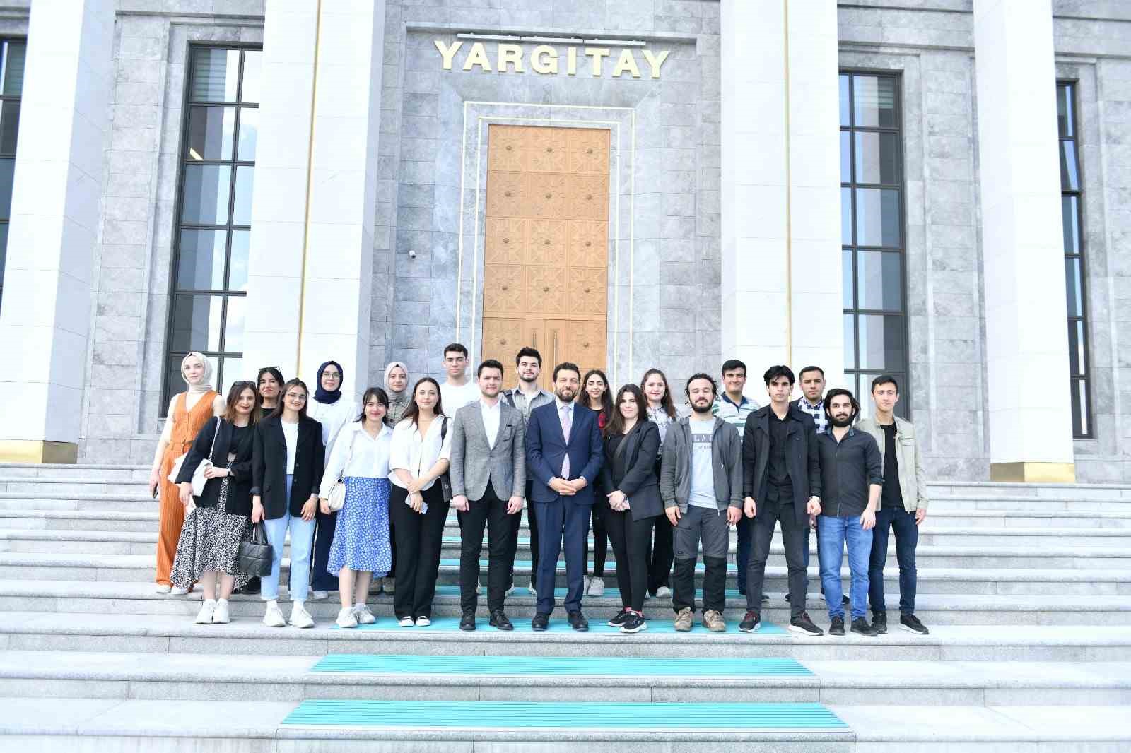 HACI BAYRAM VELİ ÜNİVERSİTESİ HUKUK FAKÜLTESİ 2. SINIF ÖĞRENCİLERİNDEN OLUŞAN