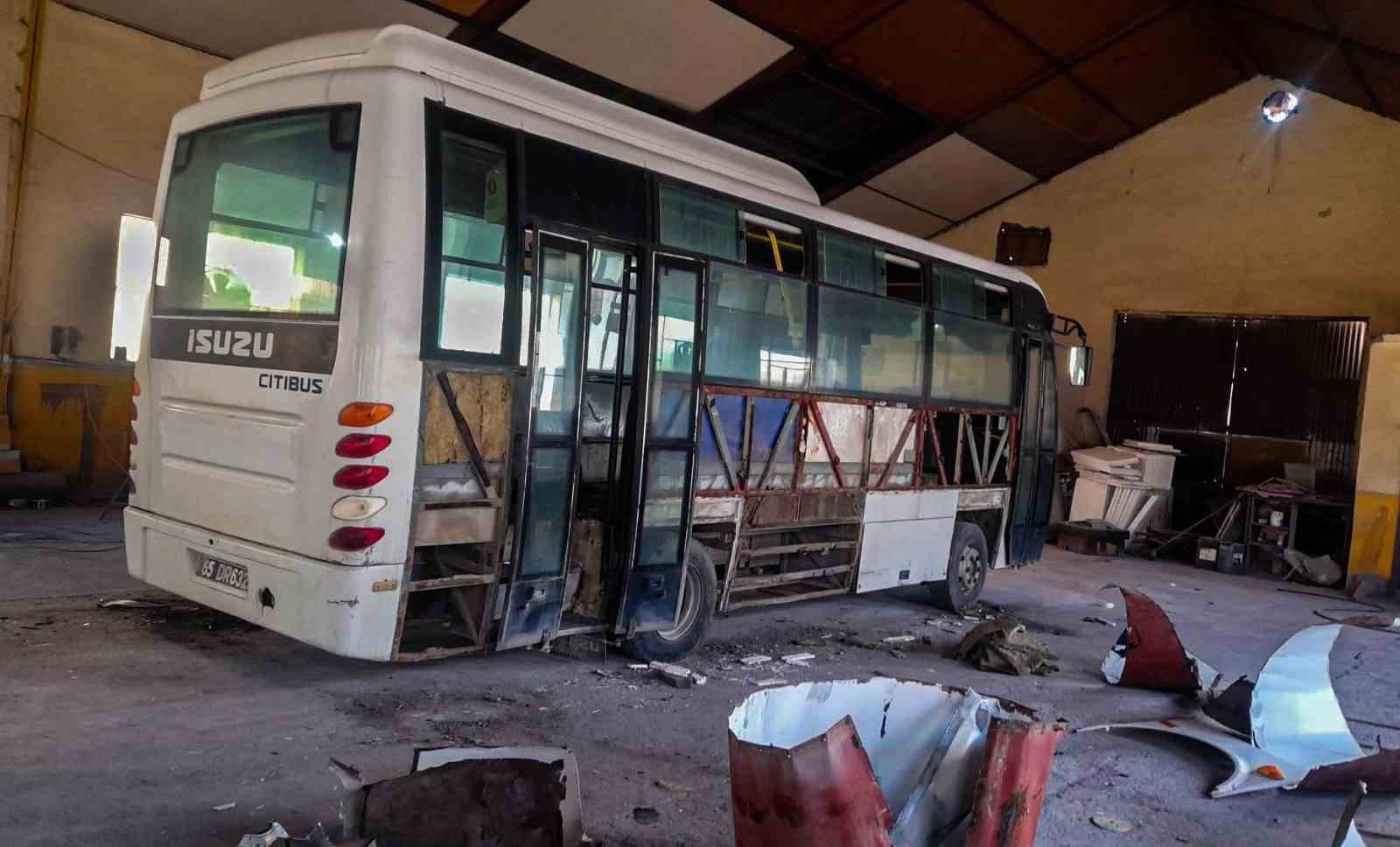 VAN BÜYÜKŞEHİR BELEDİYESİ, HURDAYA ALINAN 5 ADET MİDİBÜSÜN BAKIM VE