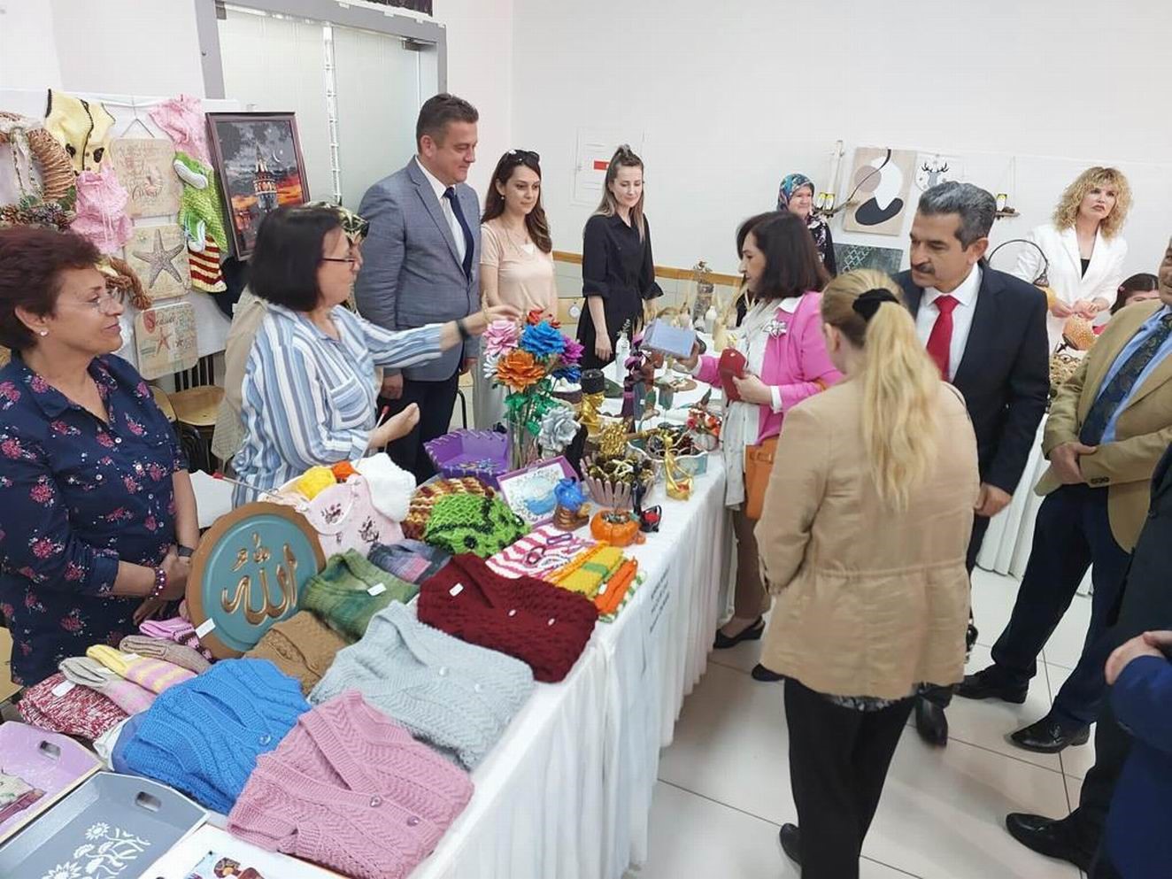KIRKLARELİ HUZUREVİ MÜDÜRLÜĞÜ SAKİNLERİNİN HAZIRLADIĞI EL EMEĞİ GÖZ NURU ÜRÜNLERİ