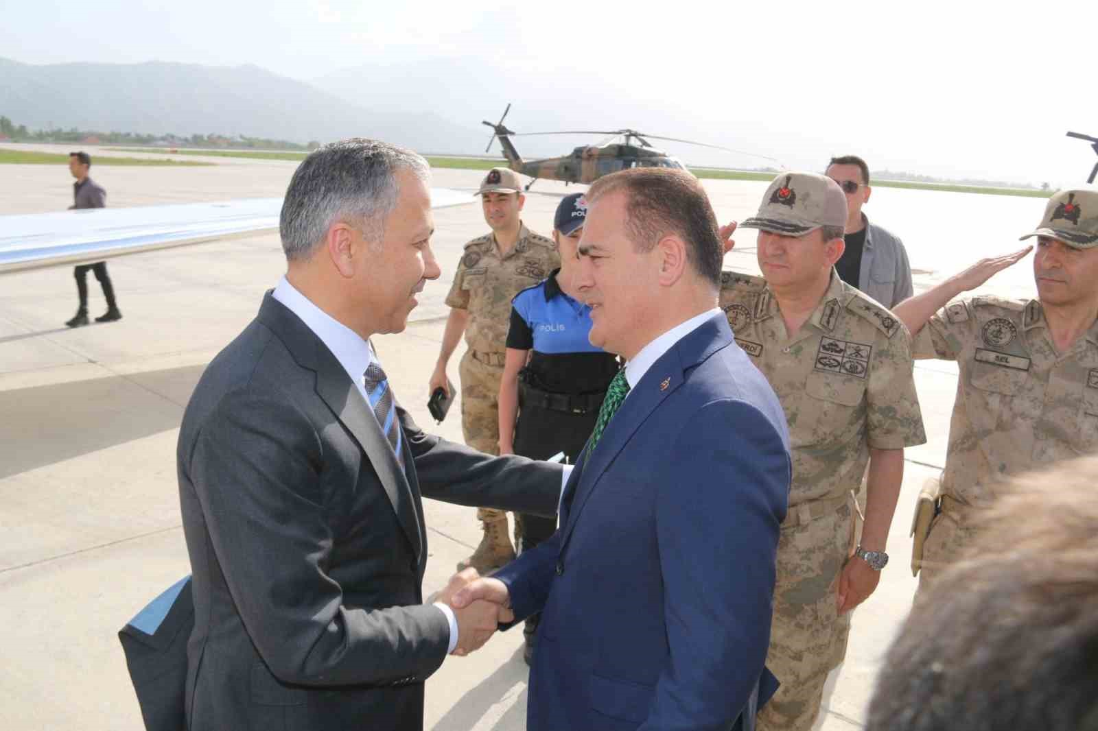 İÇİŞLERİ BAKANI ALİ YERLİKAYA VE BERABERİN JANDARMA GENEL KOMUTANI ORGENERAL