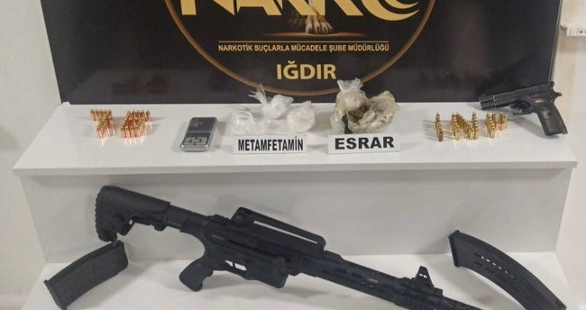 ARAMADA, ÇEŞİTLİ MİKTARLARDA UYUŞTURUCU MADDE, 1 HASSAS TERAZİ, 1 TABANCA,
