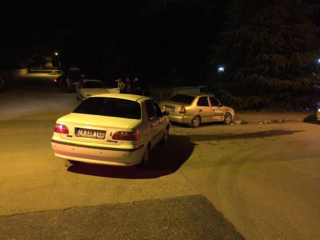 KARABÜK'TE İKİ OTOMOBİLİN ÇARPIŞMASI SONUCU MEYDANA GELEN KAZADA 1 ÇOCUK