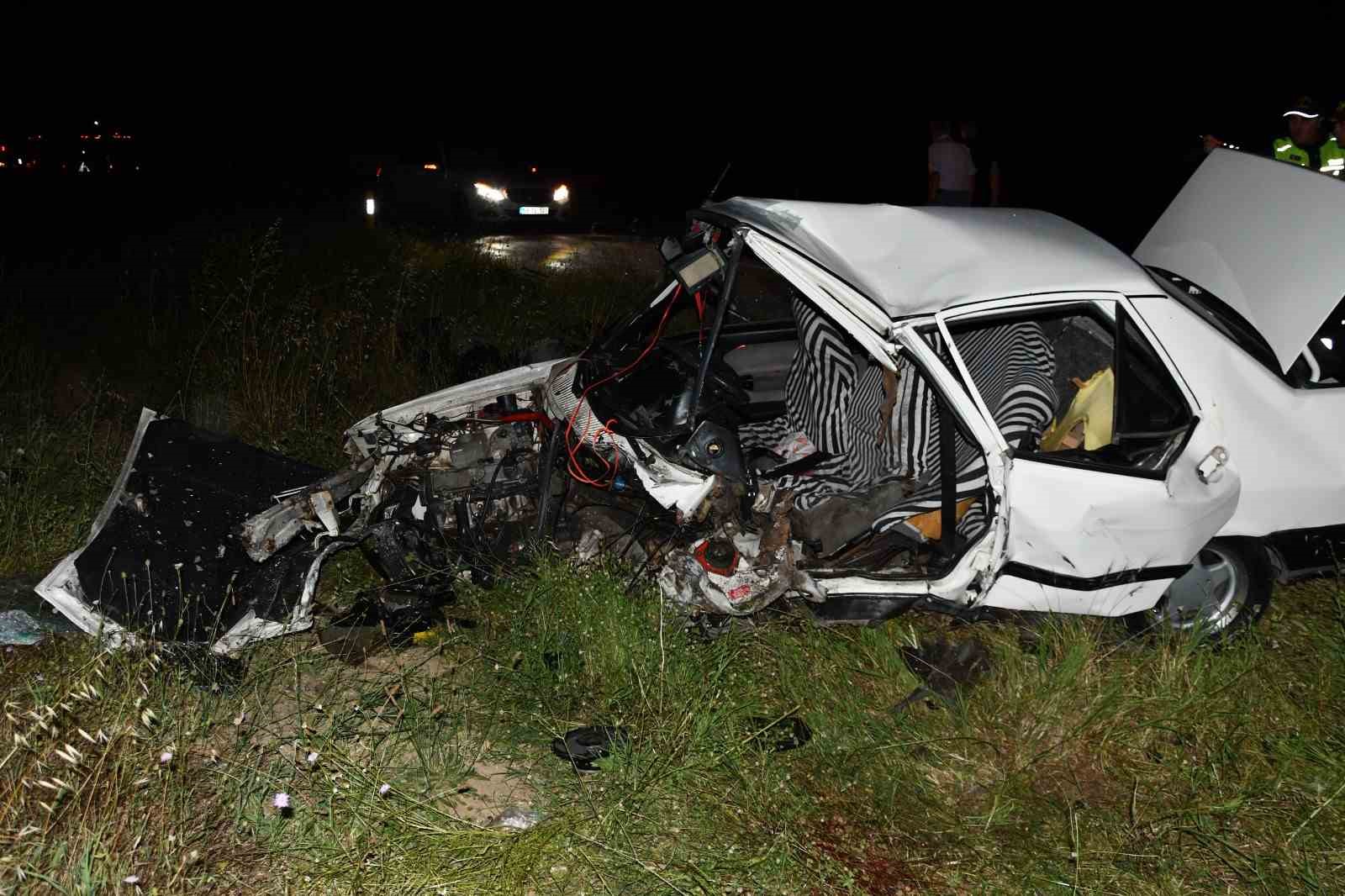 TEKİRDAĞ’IN ÇORLU İLÇESİNDE İKİ OTOMOBİLİN KARIŞTIĞI KAZADA 4  KİŞİ