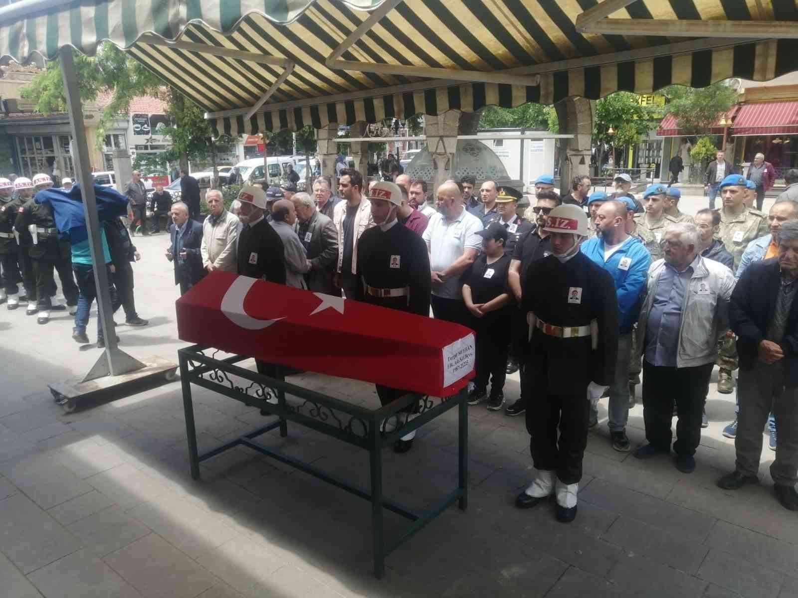 ASTSUBAY KIDEMLİ BAŞÇAVUŞ TURGUT SEYHAN MEMLEKETİ ISPARTA’DA SON YOLCULUĞUNA UĞURLANDI.
