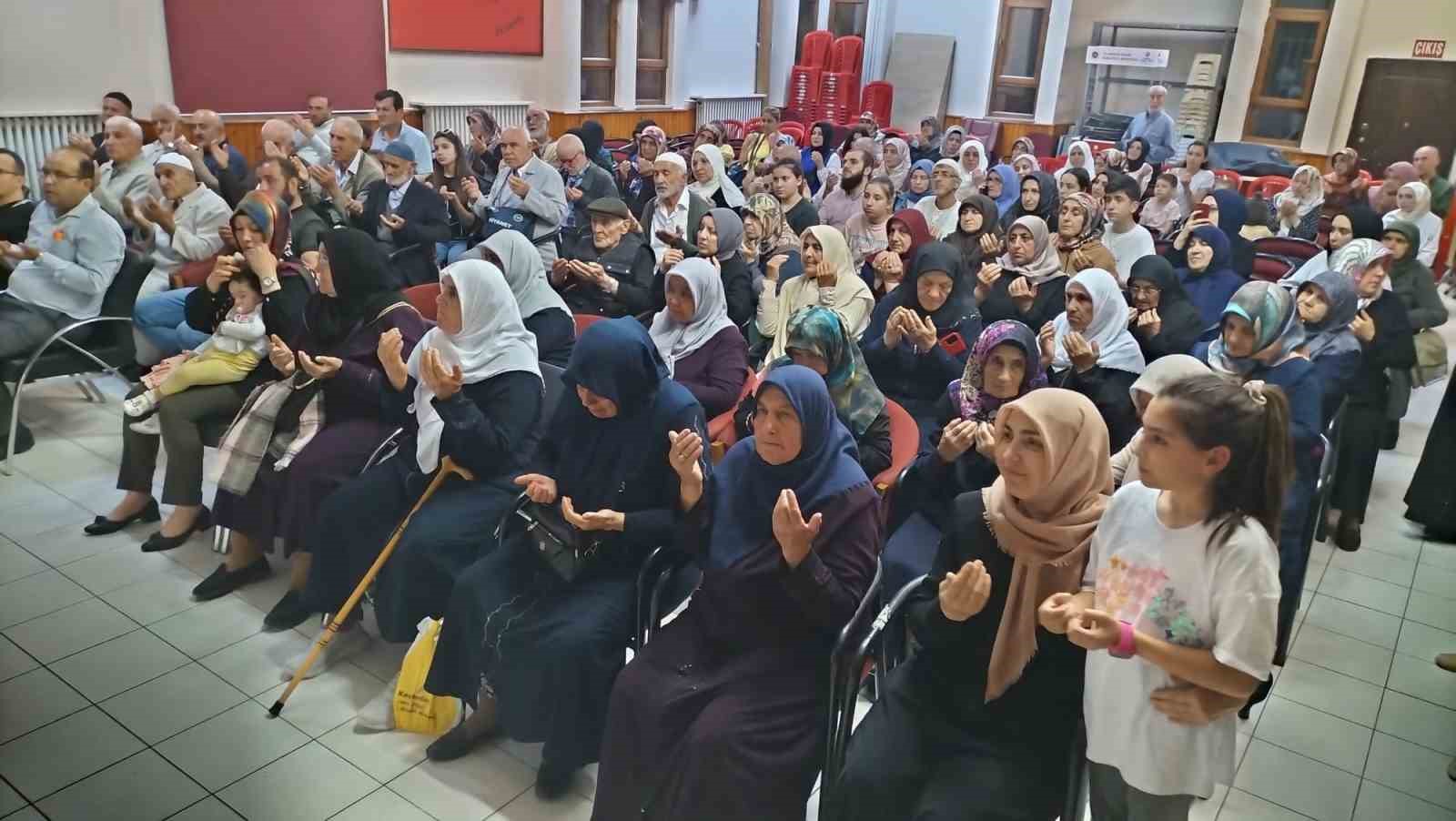 KARABÜK’TE 48 KİŞİLİK İLK HACI ADAYI KAFİLESİ DUALARLA KUTSAL TOPRAKLARA