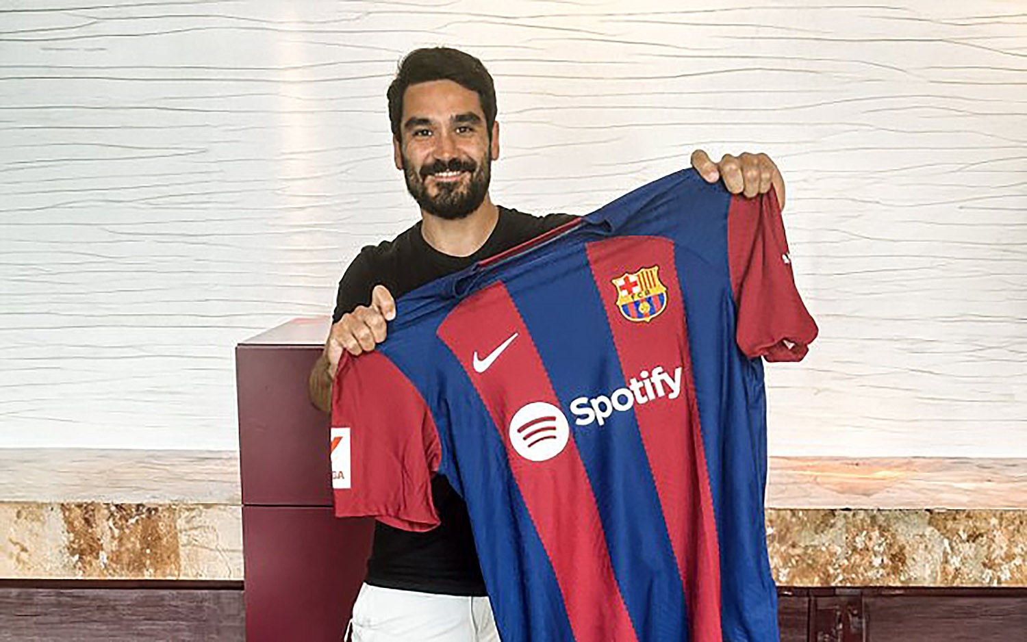 İSPANYOL EKİBİ BARCELONA, MANCHESTER CİTY FORMASI GİYEN TÜRK ASILLI ALMAN
