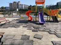 Bandırma 17 Eylül Mahallesi Hacı Keşfettin Caddesi’ndeki çocuk parkı bakımsızlıktan