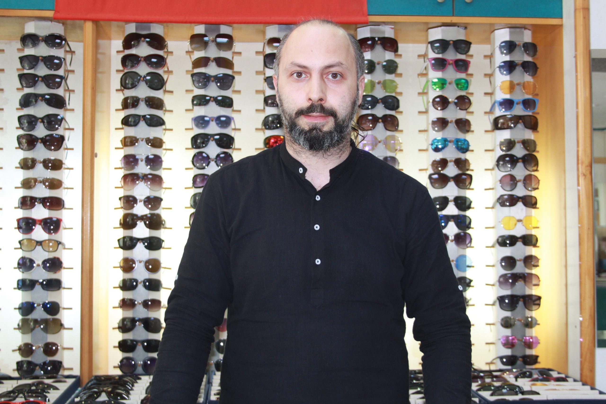 Yaz aylarının vazgeçilmez aksesuarlarından biri olan güneş gözlükleri, havaların ısınmasıyla