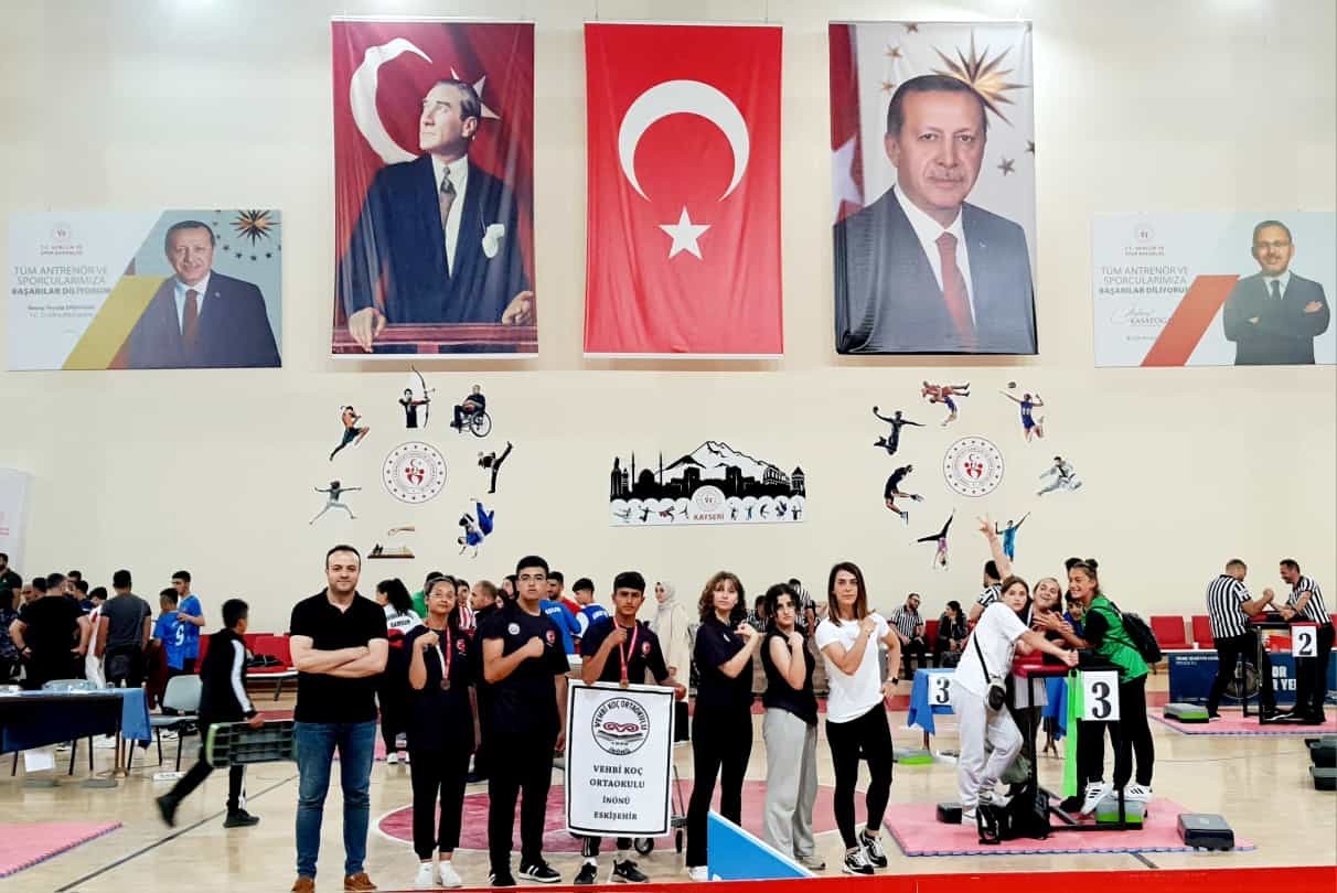 ESKİŞEHİR İLİNİ OKULLAR ARASI YILDIZ KIZ-ERKEK BİLEK GÜREŞİ TÜRKİYE ŞAMPİYONASI'NDA
