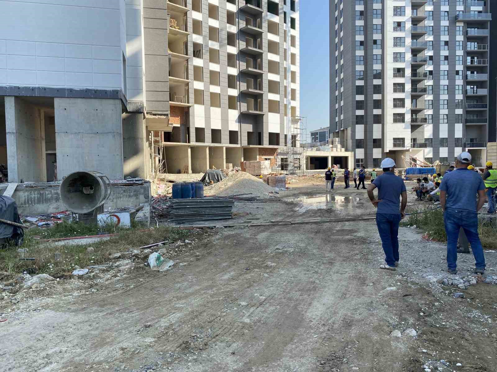 TEKİRDAĞ ÇORLU’DA İNŞAAT İŞÇİSİ, İNŞAATI DEVAM EDEN BİNANIN 9. KATINDAN