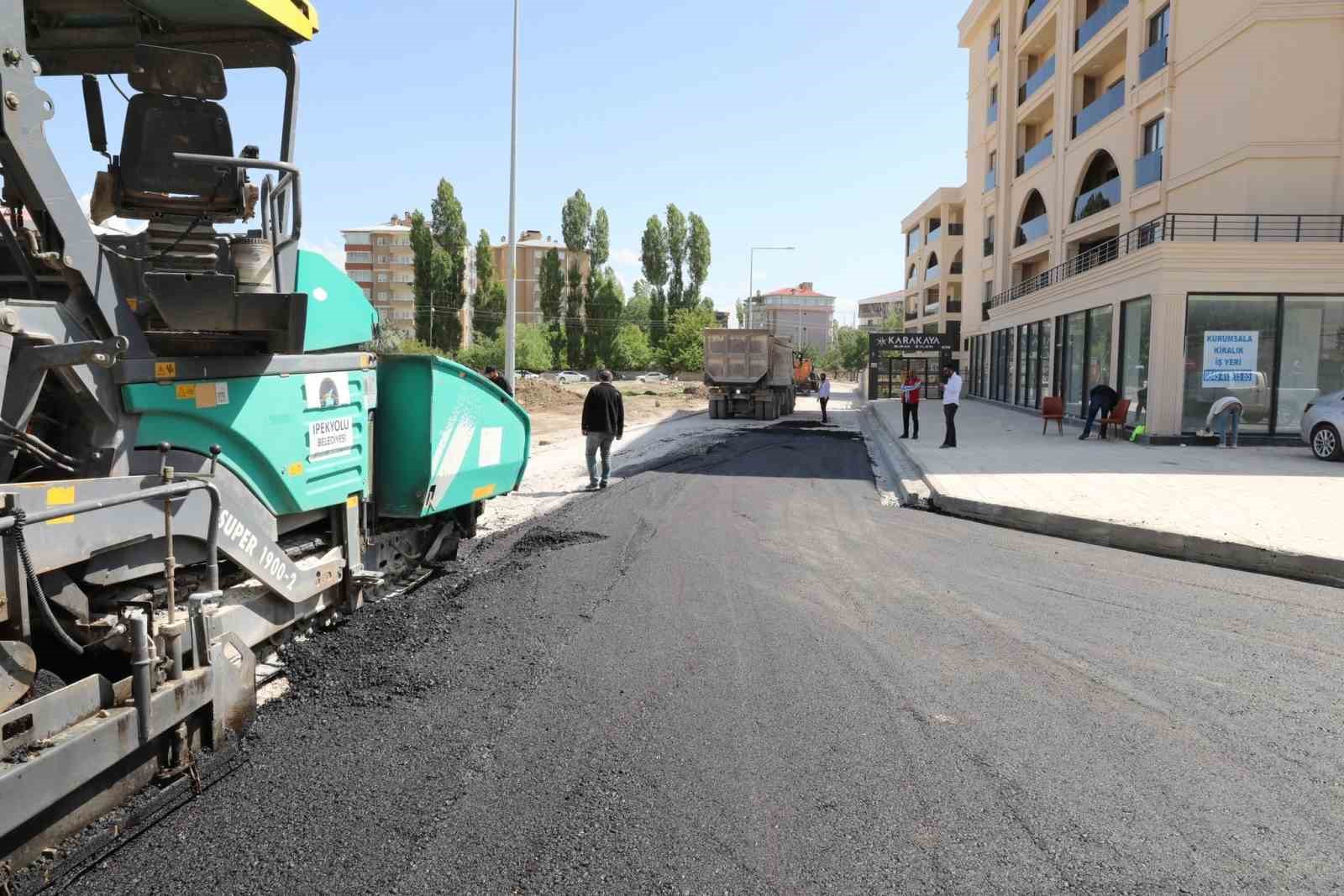 VAN’IN İPEKYOLU BELEDİYESİ, HALİLAĞA MAHALLESİ'NDE BULUNAN ESKİ KALE YOLU İLE