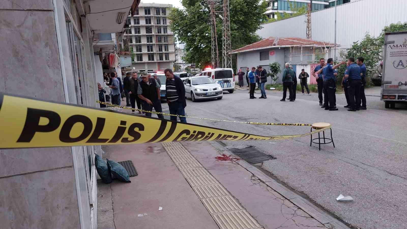 SAMSUN'DA İŞYERİNİN ÖNÜNDE  MOTOSİKLETTEN ATEŞ AÇILMASI SONUCU SİLAHLI SALDIRIYA