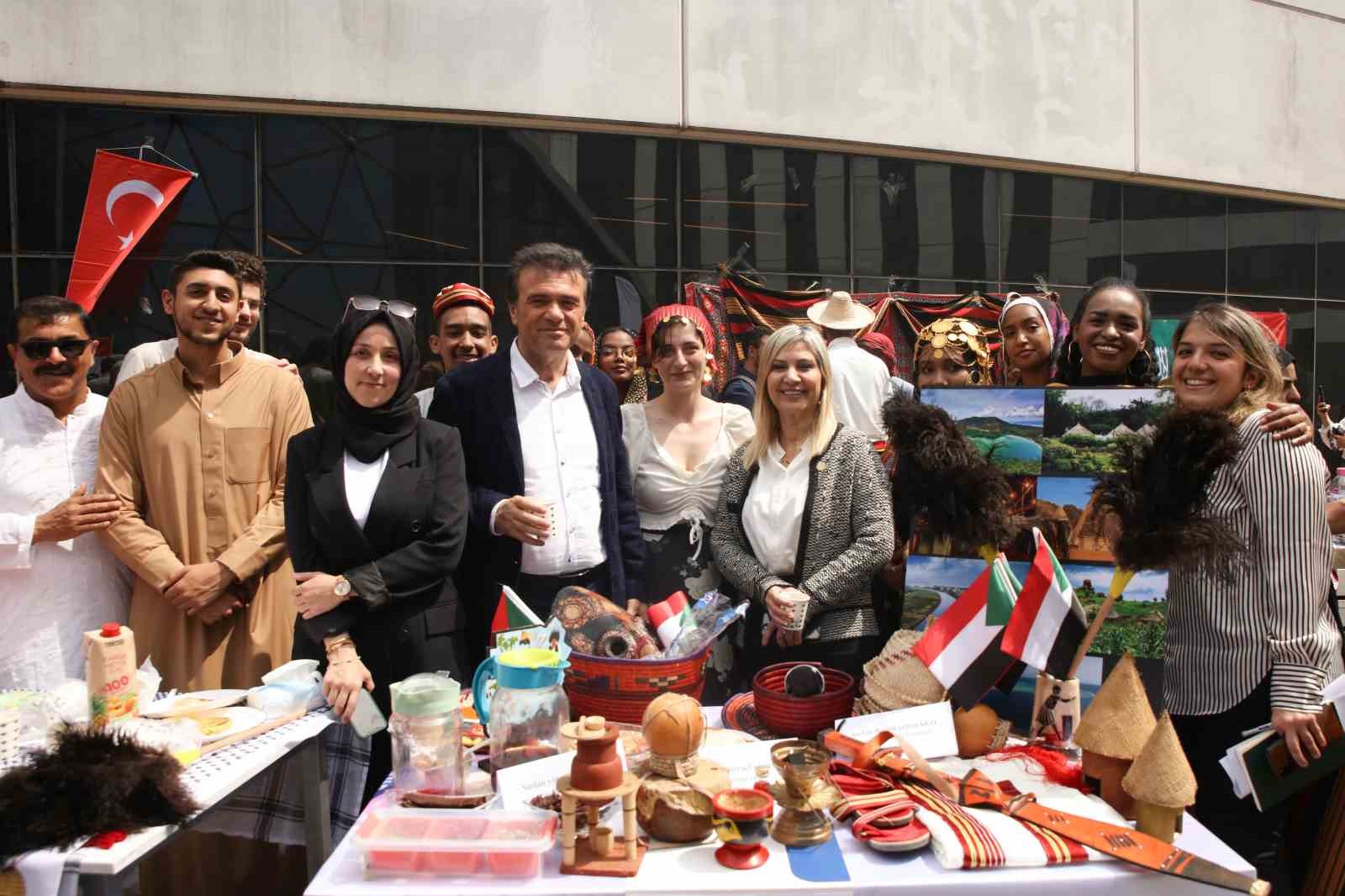 İSTANBUL ESENYURT ÜNİVERSİTESİ 10. YILINI HAZIRLAMIŞ OLDUĞU BİR DİZİ ORGANİZASYONLARLA