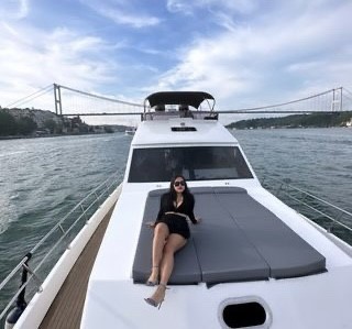 İSTANBUL’DA BALİ UYRUKLU BİR KADIN, ŞİŞLİ’DE BİNDİĞİ TAKSİNİN ŞOFÖRÜ TARAFINDAN