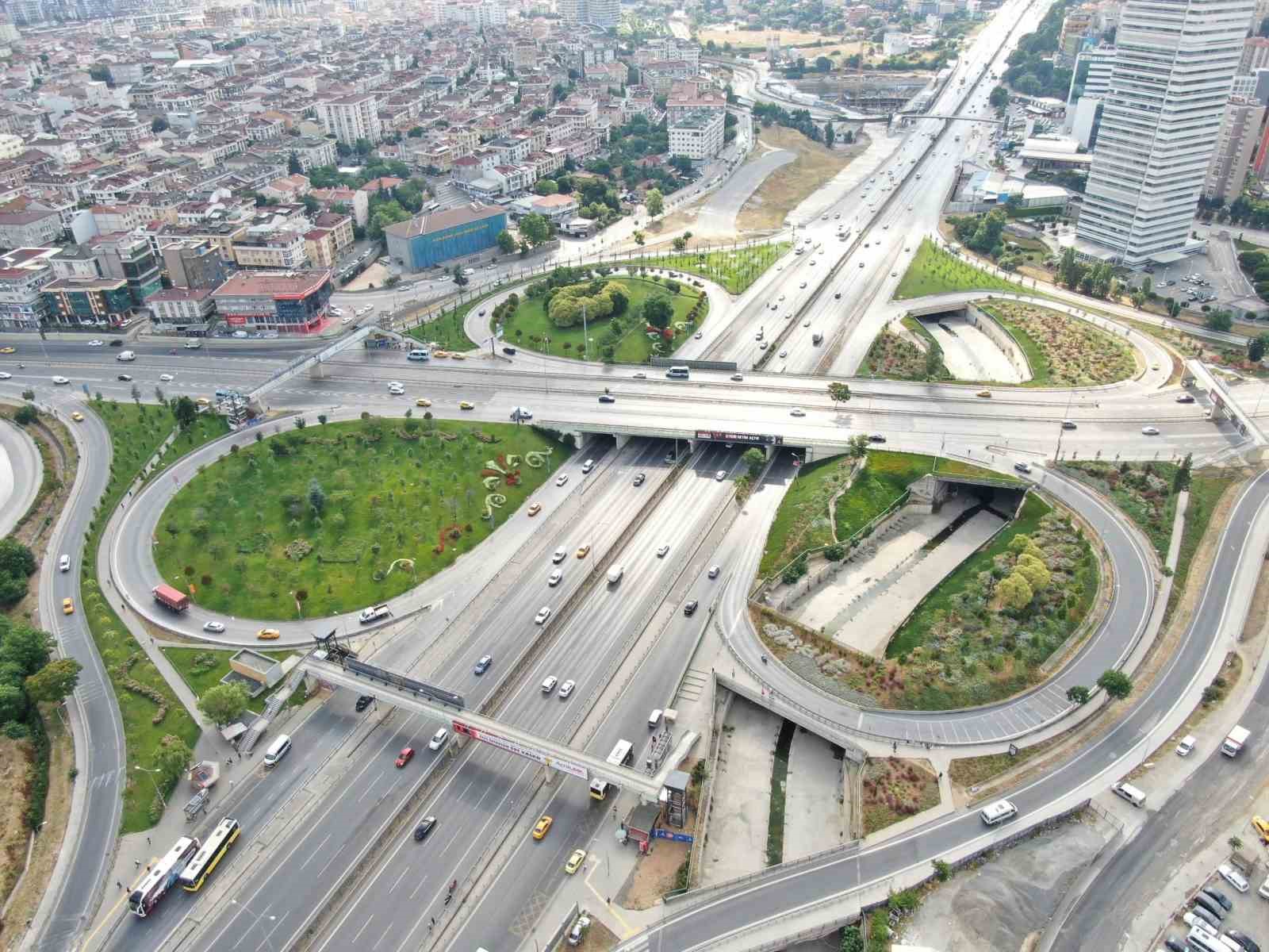 İSTANBUL'DA KURBAN BAYRAMI ÖNCESİNDE TRAFİK YOĞUNLUĞU YAŞANMIYOR. SAAT 09.40 İTİBARİYLE