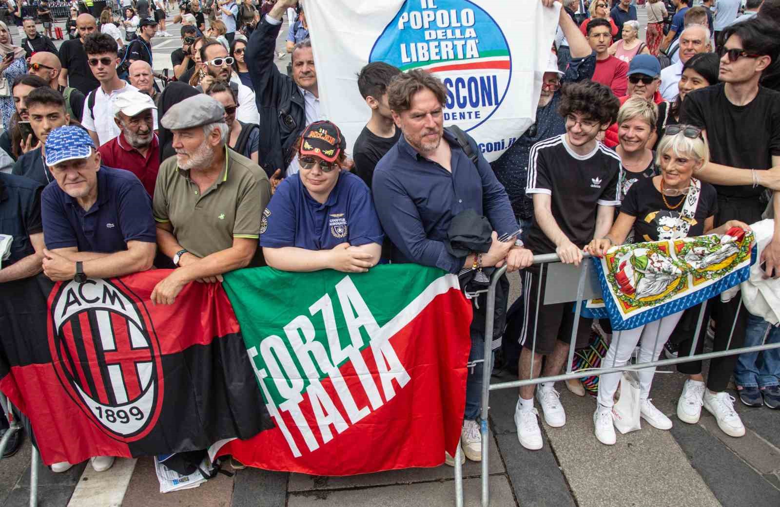 İTALYA’NIN ESKİ BAŞBAKANI SİLVİO BERLUSCONİ, MİLANO’DAKİ DUOMO KATEDRALİ’NDE DÜZENLENEN DEVLET
