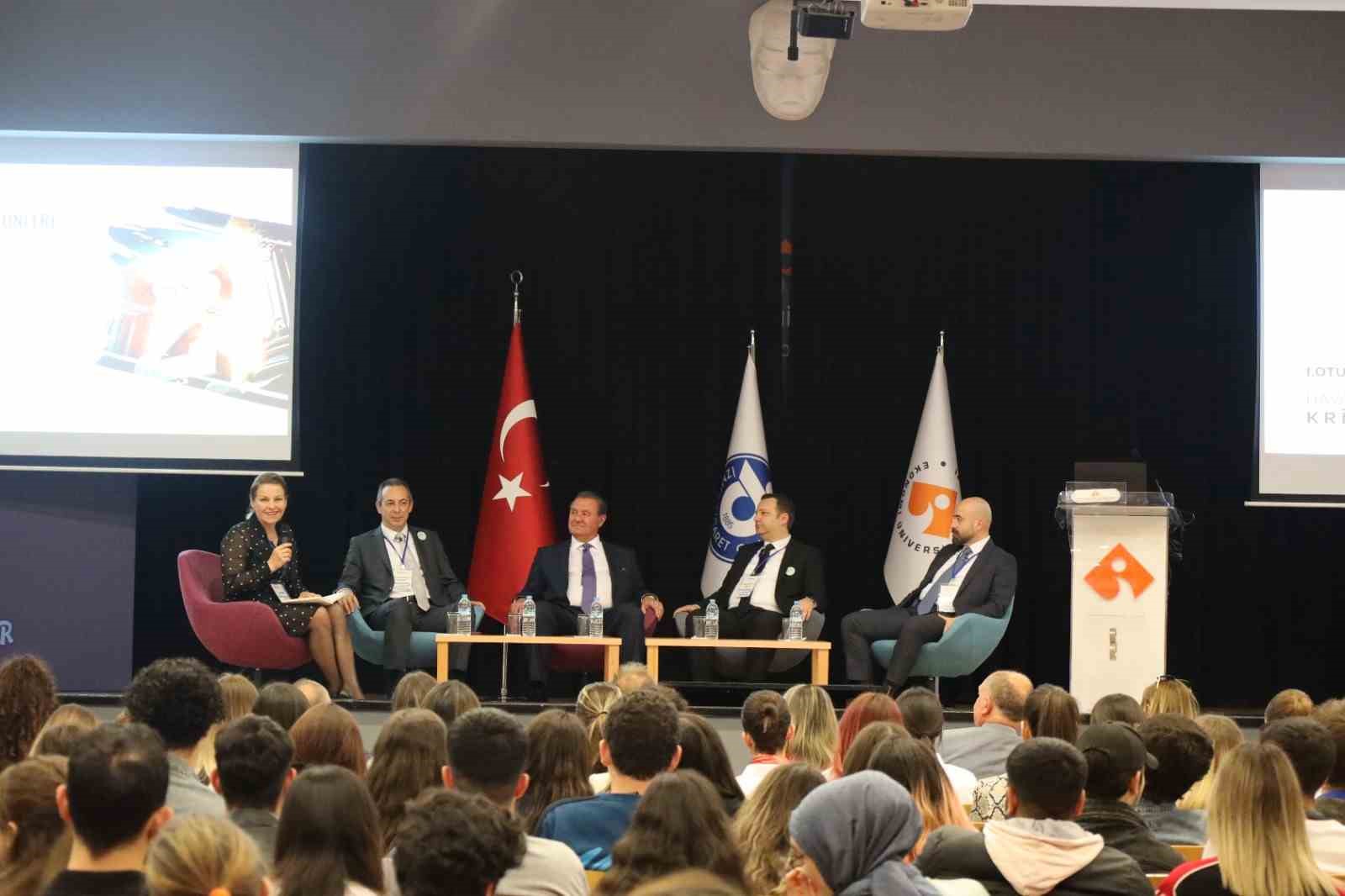 ‘HAVACILIK VE TURİZM SEKTÖRÜNDE KRİZ YÖNETİMİ’ BAŞLIKLI OTURUMUN MODERATÖRLÜĞÜNÜ İEÜ