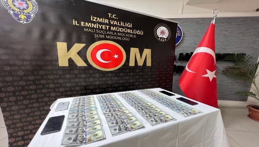 İZMİR’DE 3 KİŞİYİ SAHTE BİN DOLAR VEREREK MAĞDUR EDEN 1’İ