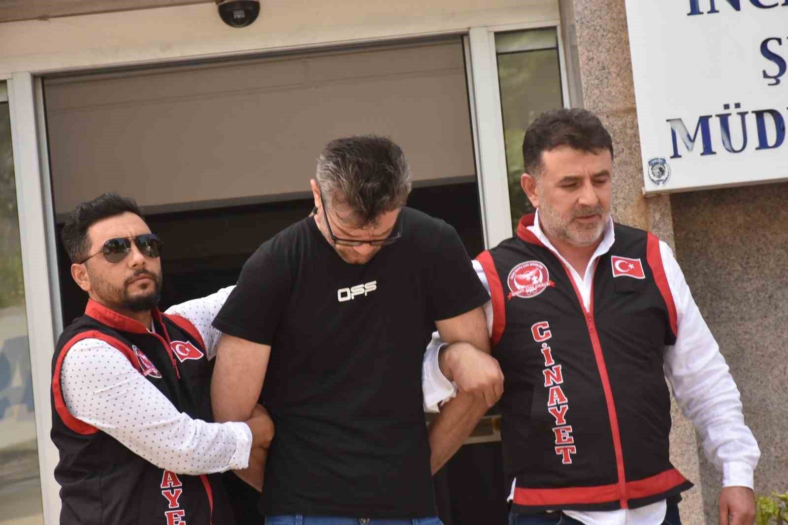 İZMİR'İN BUCA İLÇESİNDE MİRAS ANLAŞMAZLIĞI YÜZÜNDEN KAVGA ETTİĞİ ÖZ AĞABEYİNİ