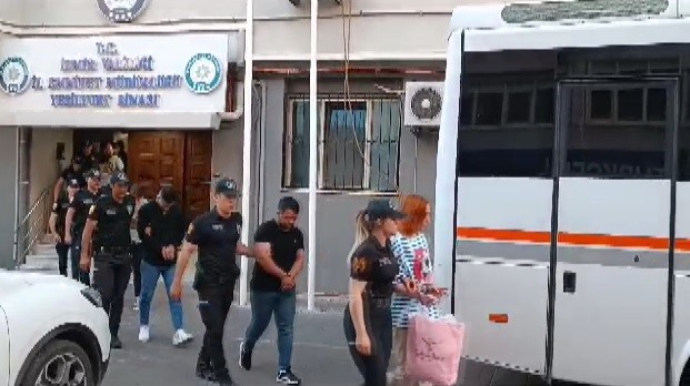 İNTERNET SATIŞ SİTELERİNDEN İLETİŞİME GEÇTİKLERİ VATANDAŞLARDAN KAPORA ALIP, İLANA KOYDUKLARI