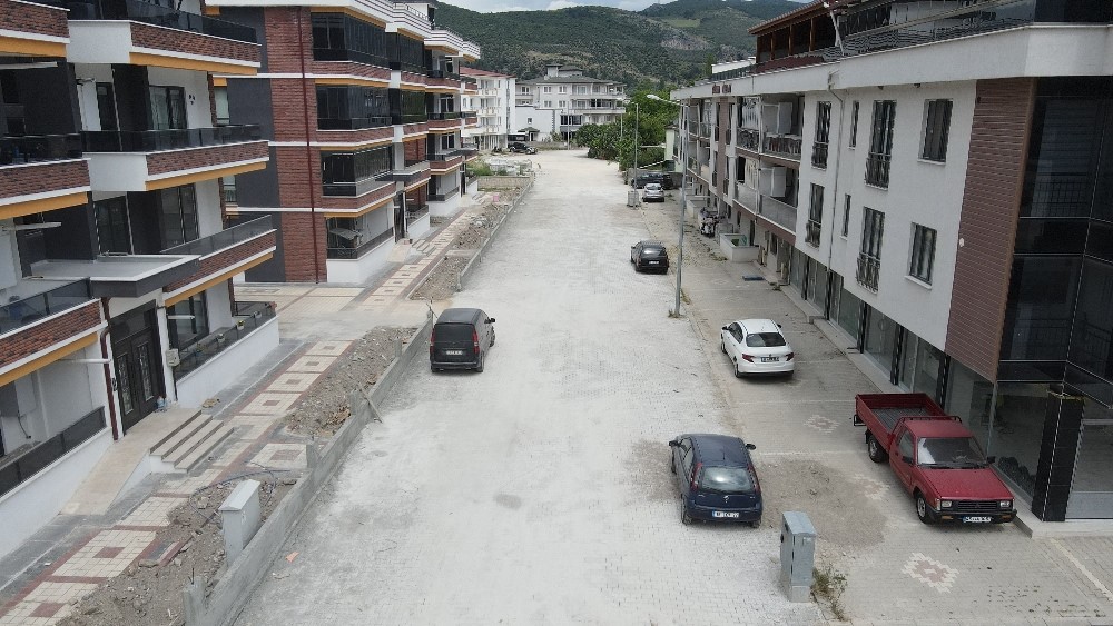 İZNİK BELEDİYESİ 46 MAHALLEDE PLANLADIĞI PROGRAM ÇERÇEVESİNDE ÇALIŞMALARINI SÜRDÜRÜYOR. BU