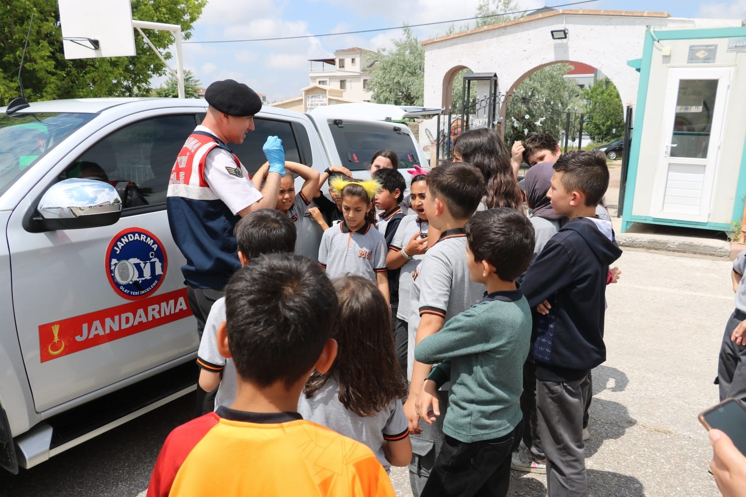 AKSARAY’DA JANDARMA TEŞKİLATININ 184. KURULUŞ YIL DÖNÜMÜ ÇERÇEVESİNDE OKULLARDA ÖĞRENCİLERİ