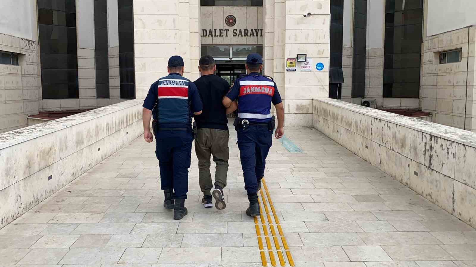 JANDARMA ASAYİŞ TİMLERİ ARANAN ŞAHISLARI YÖNELİK ÇALIŞMALARINI ARALIKSIZ SÜRDÜRÜYOR. BALIKESİR’İN