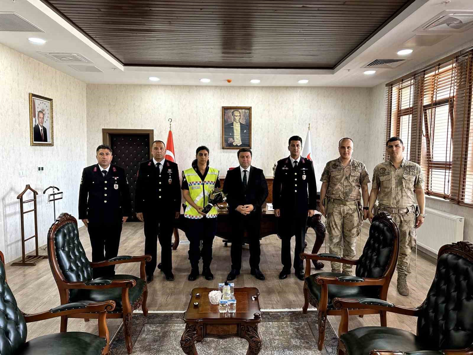 MUŞ’UN BULANIK KAYMAKAMI VE BELEDİYE BAŞKAN VEKİLİ OĞUZHAN OCAK, JANDARMA