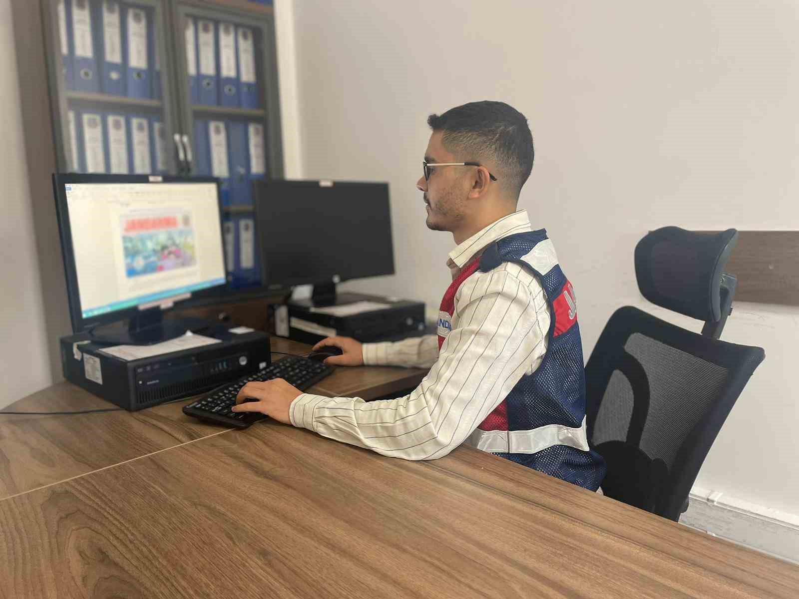 DENİZLİ İL JANDARMA KOMUTANLIĞI SİBER SUÇLARLA MÜCADELE ŞUBE MÜDÜRLÜĞÜ EKİPLERİNİN,