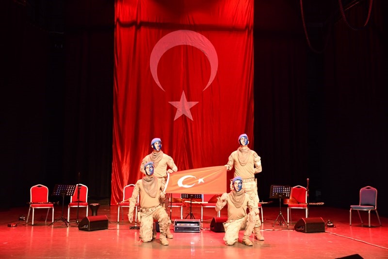 JANDARMA KOMANDO BÖLÜK KOMUTANLIĞI PERSONELİ TARAFINDAN ZEYBEK GÖSTERİSİ SAHNELENDİ.