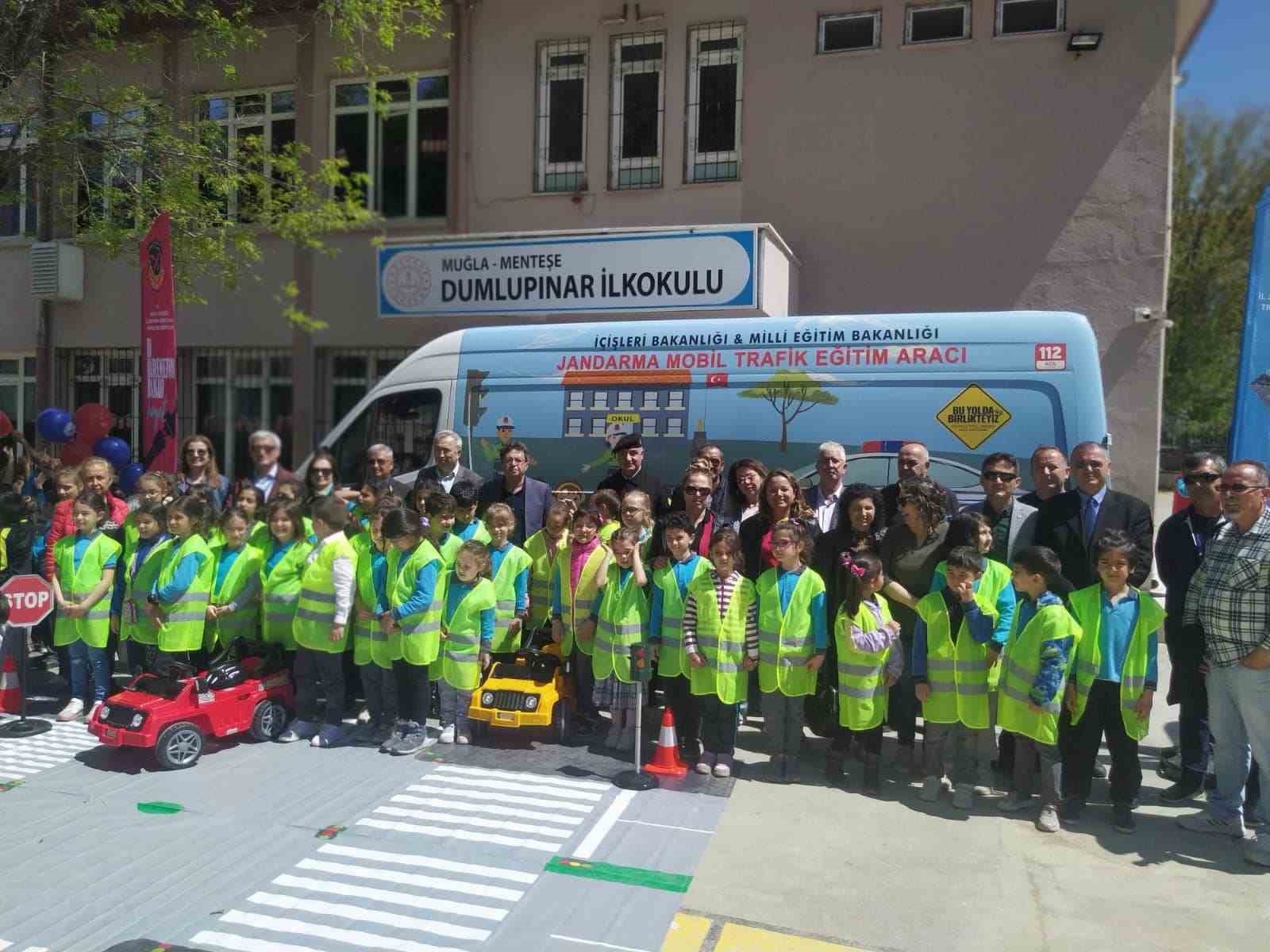 MUĞLA İL JANDARMA KOMUTANLIĞI EKİPLERİ ÖĞRENCİLERE TRAFİK EĞİTİMİ VERMEYE DEVAM