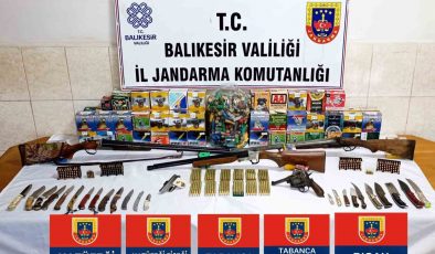 Jandarmadan silah ve mühimmat ticareti yapan örgüte darbe