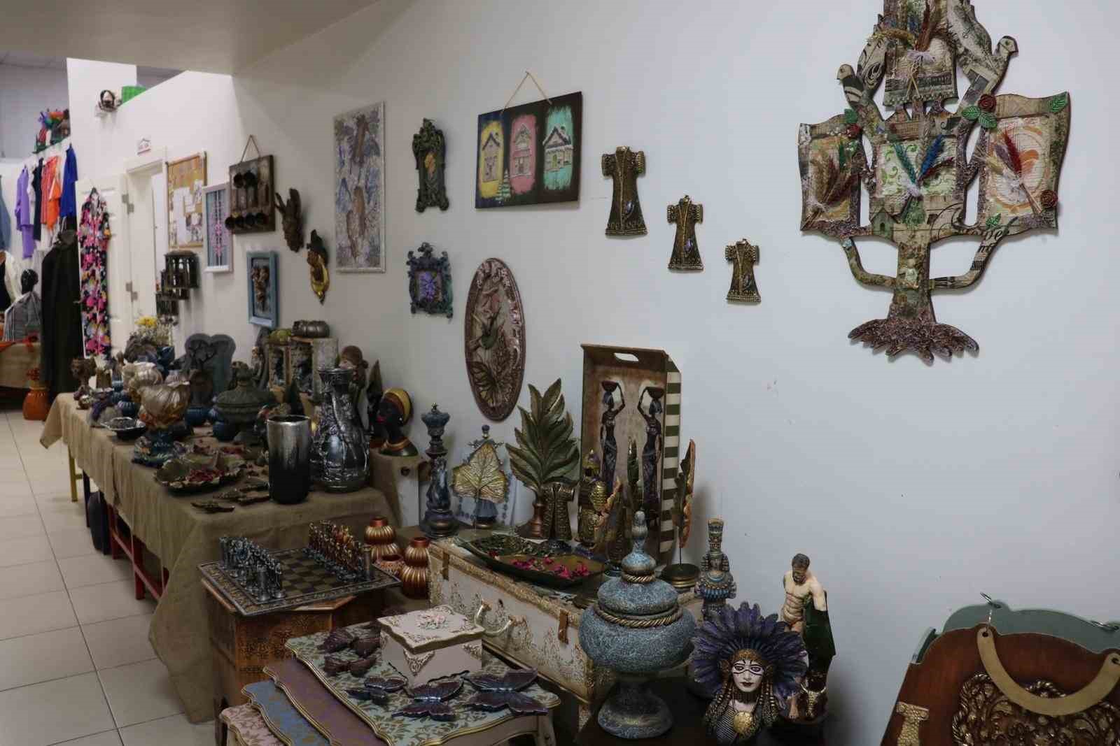 SOSYAL DAYANIŞMA MERKEZİ KURSİYERLERİNİN YIL BOYUNCA EL EMEĞİ GÖZ NURUYLA