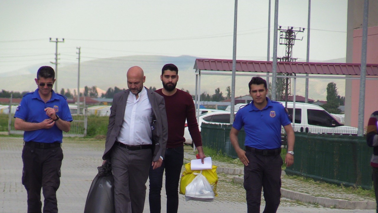 KONYA’DA SEVGİSİYLE KAVGA EDEN ÖZGÜR DURAN’I ENGELLEMEK İSTERKEN BIÇAKLAYARAK ÖLÜMÜNE
