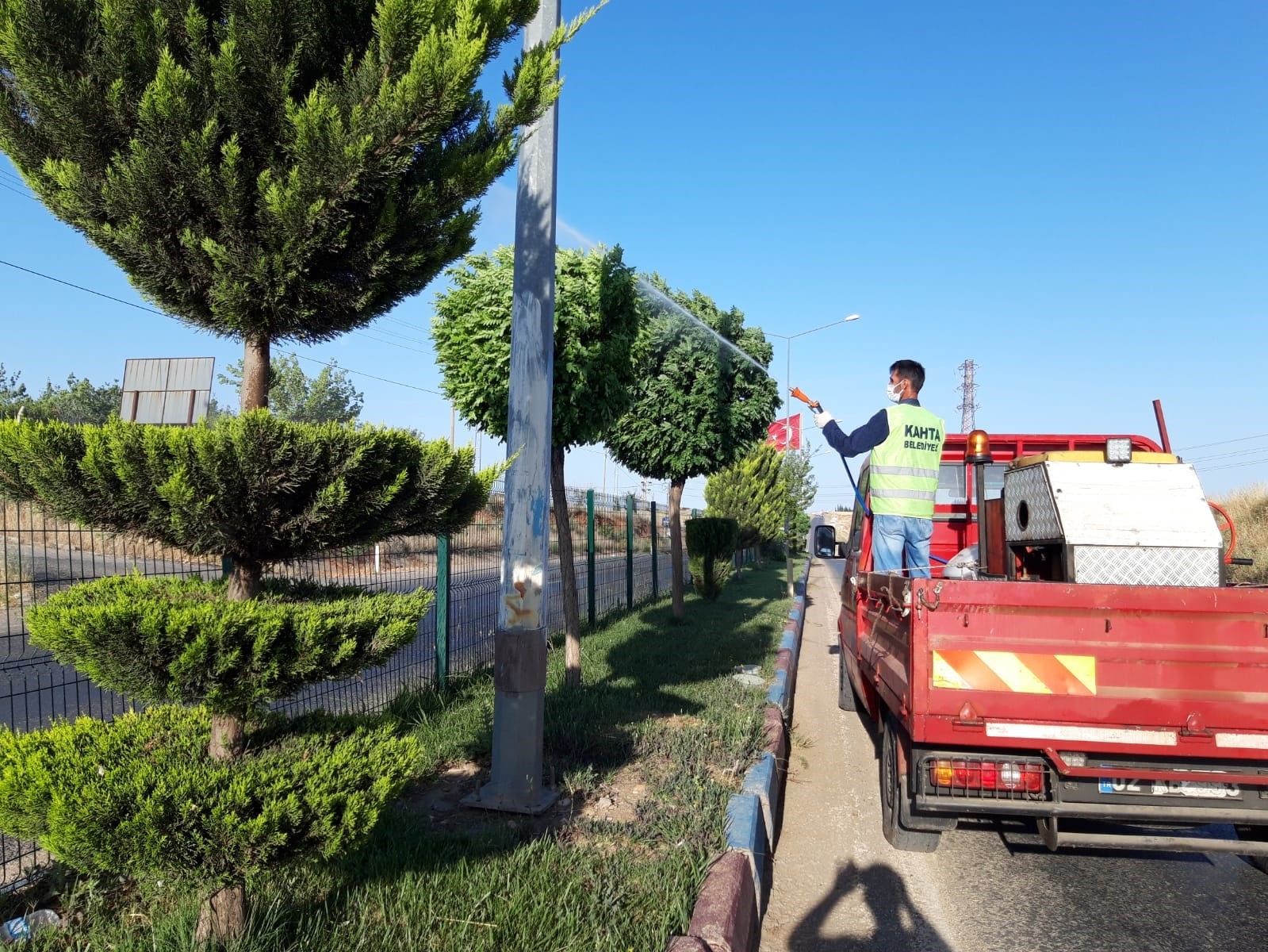 KAHTA BELEDİYE İLAÇLAMA ÇALIŞMALARINI YOĞUNLAŞTIRDI