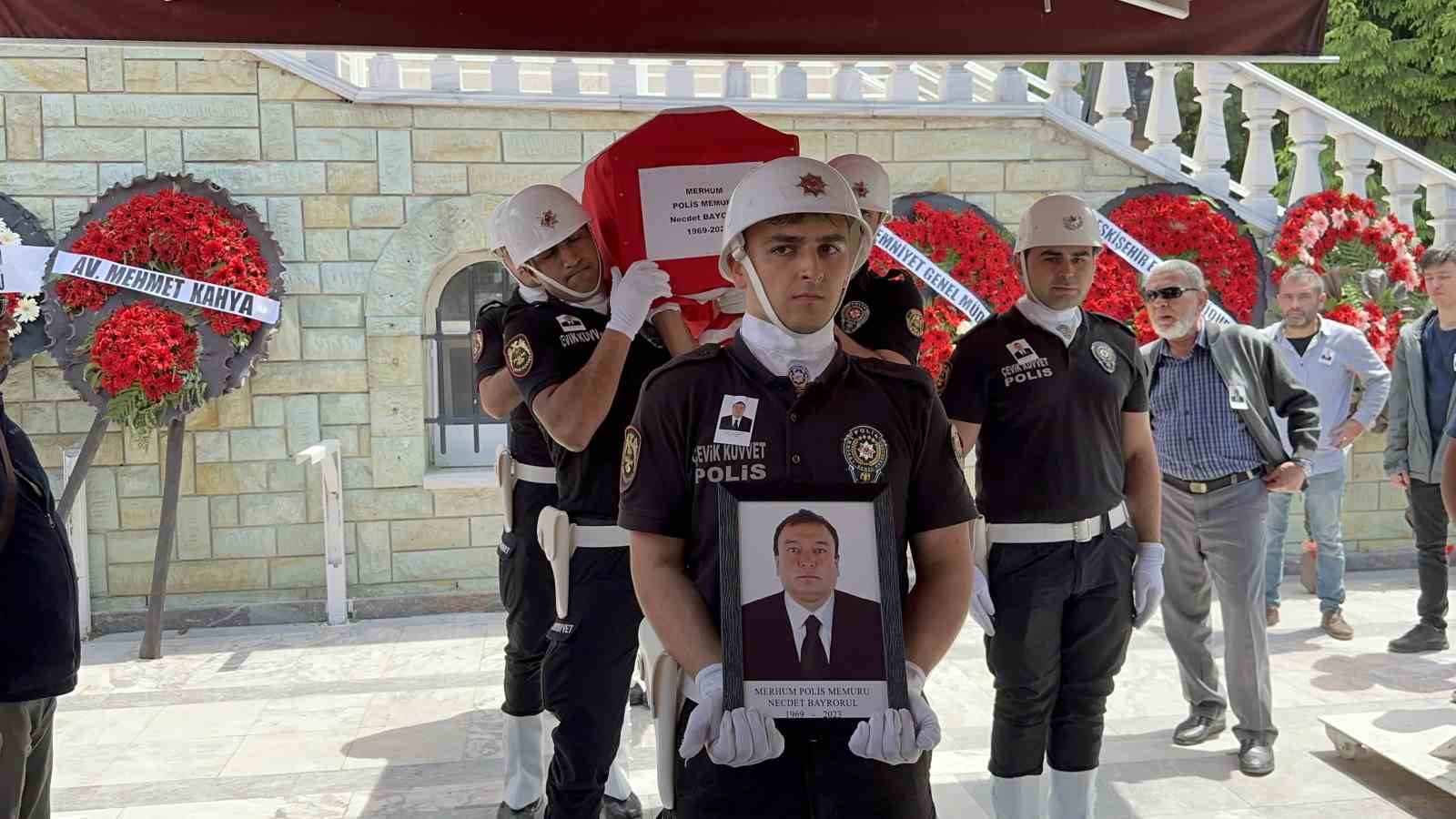 ESKİŞEHİR’DE GEÇİRDİĞİ KALP KRİZİ SEBEBİYLE VEFAT EDEN 30 YILLIK POLİS
