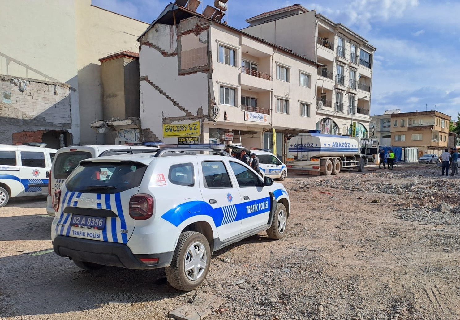 ADIYAMAN'IN GÖLBAŞI İLÇESİNDE KAMYONUN ÇARPTIĞI YAŞLI KADIN HAYATINI KAYBETTİ.