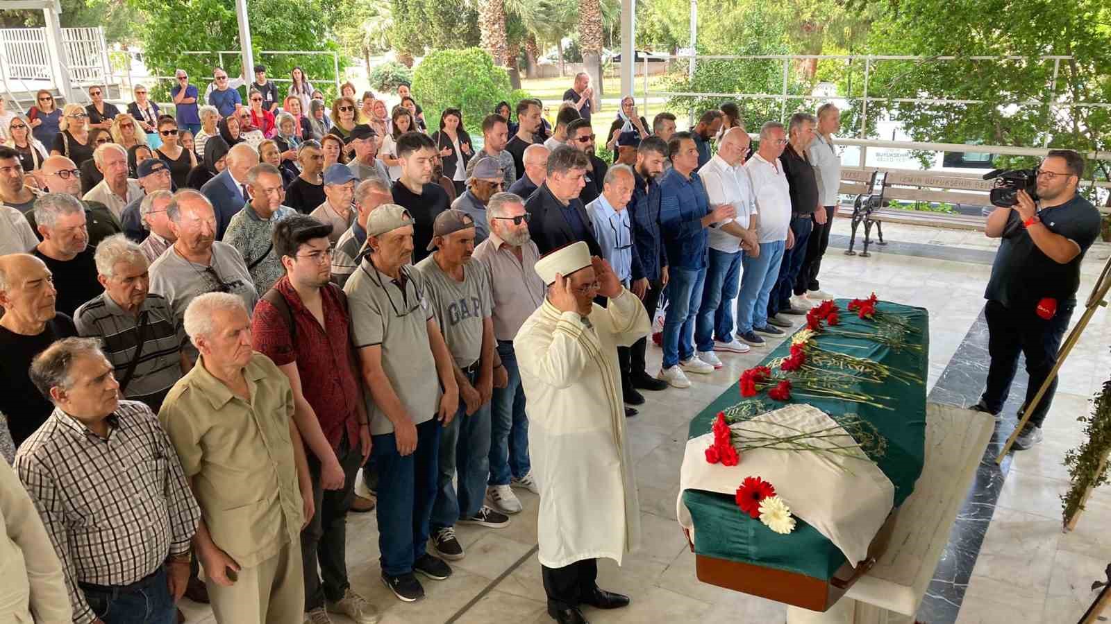 İZMİR'DE GEÇEN PAZARTESİ KALP YETMEZLİĞİ NEDENİYLE VEFAT EDEN ÜNLÜ KANTOCU,