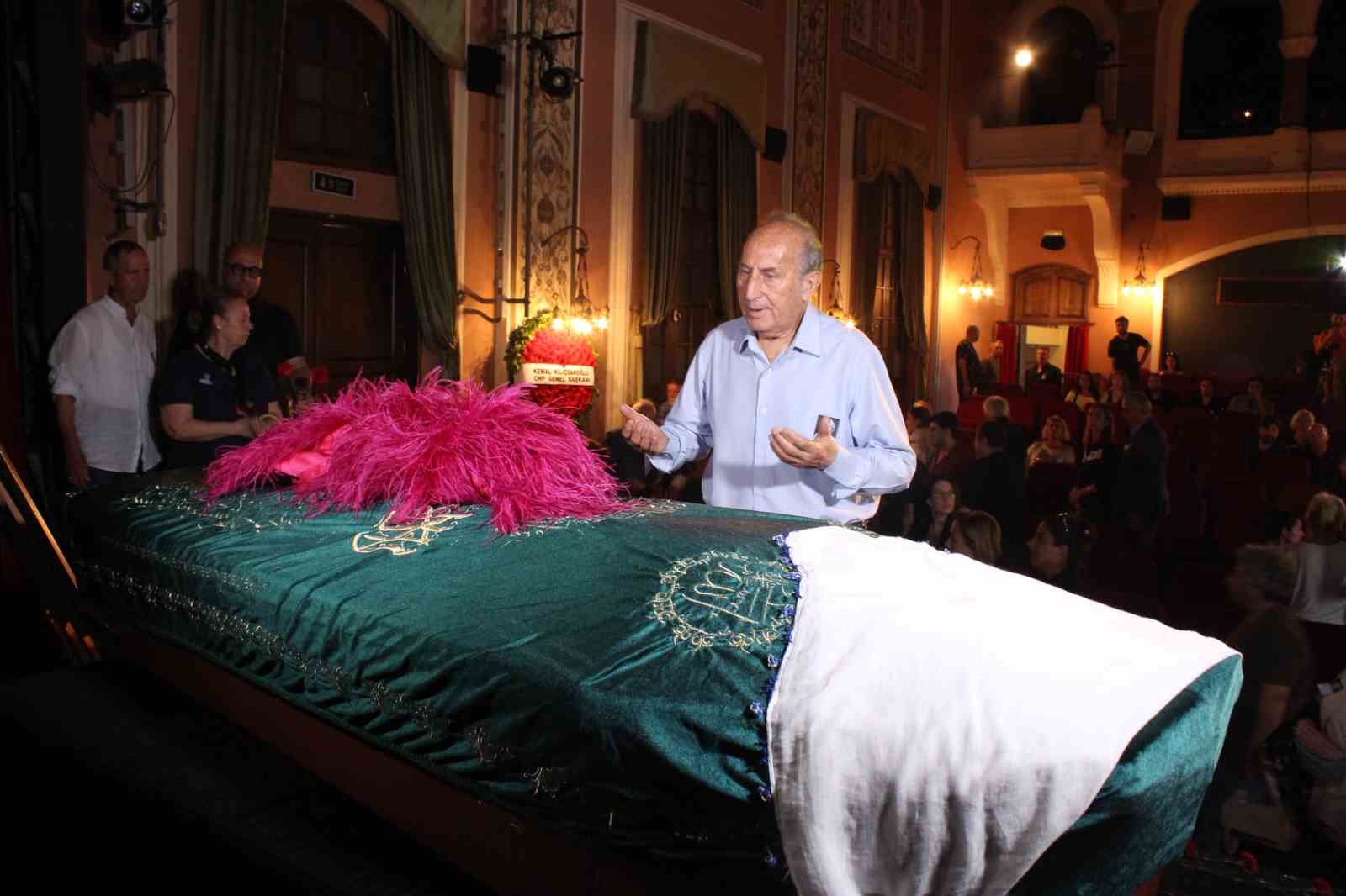 SANATÇININ AĞABEYİ BURHAN DAMCIOĞLU.