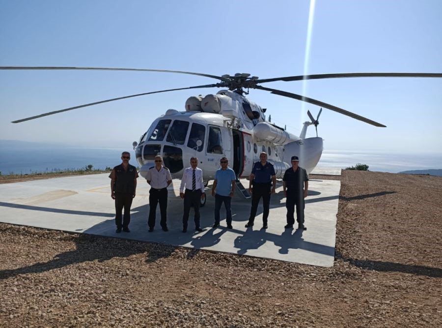 BALIKESİR'İN ERDEK İLÇESİNDE ORMAN YANGINLARI İÇİN HELİKOPTER KONUŞLANDIRILDI,
