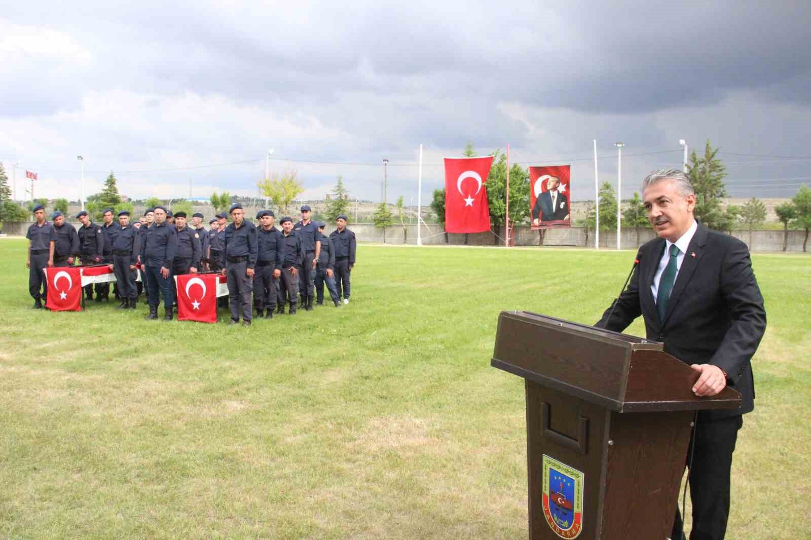 KARAMAN'DA BİR GÜNLÜK TEMSİLİ ASKERLİK YAPAN 21 ENGELLİ, DÜZENLENEN TÖRENLE