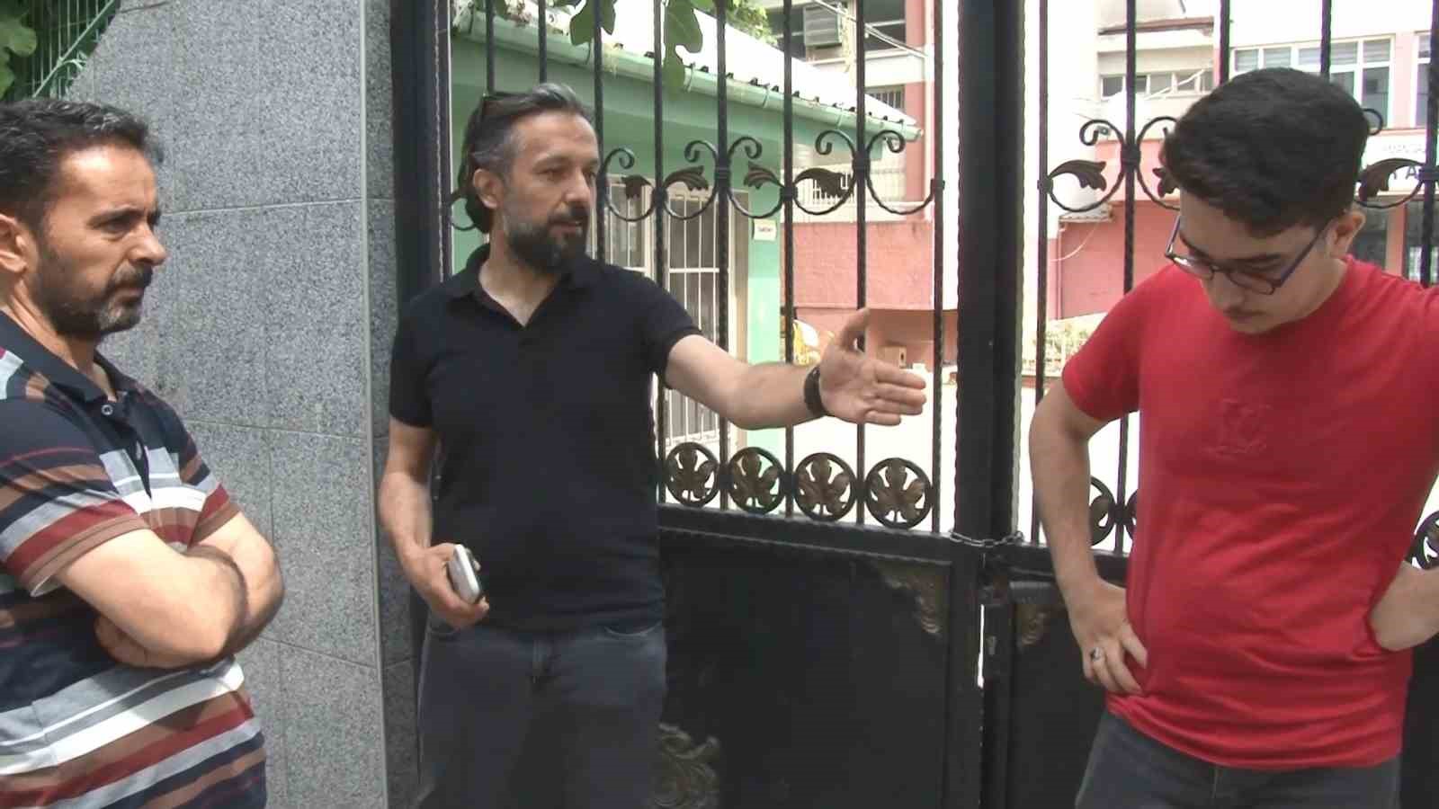 BURSA'DA YKS’NİN İLK OTURUMU OLAN TEMEL YETERLİLİK SINAVINA KARDEŞİNİ YETİŞTİREN