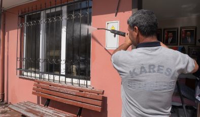 Karesi’de dip bucak temizlik sürüyor