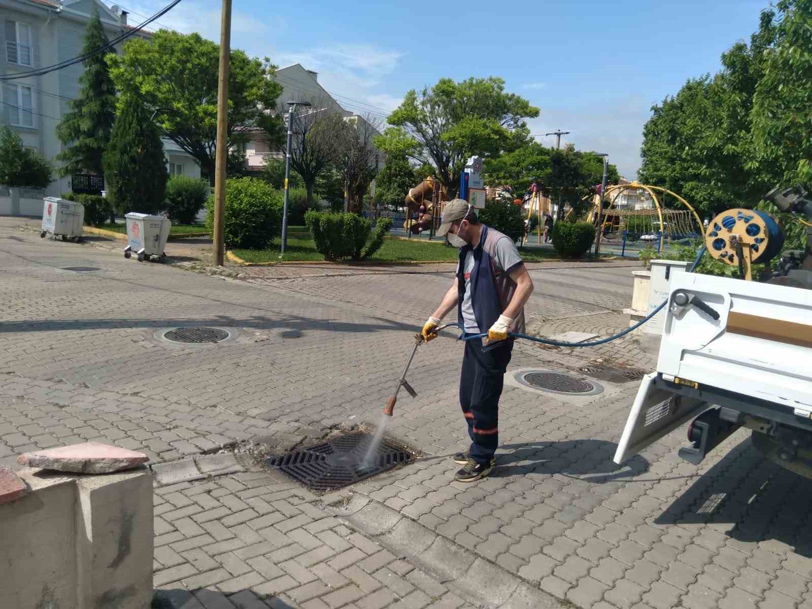 KARESİ’DE HAŞERE İLE MÜCADELE SÜRÜYOR
