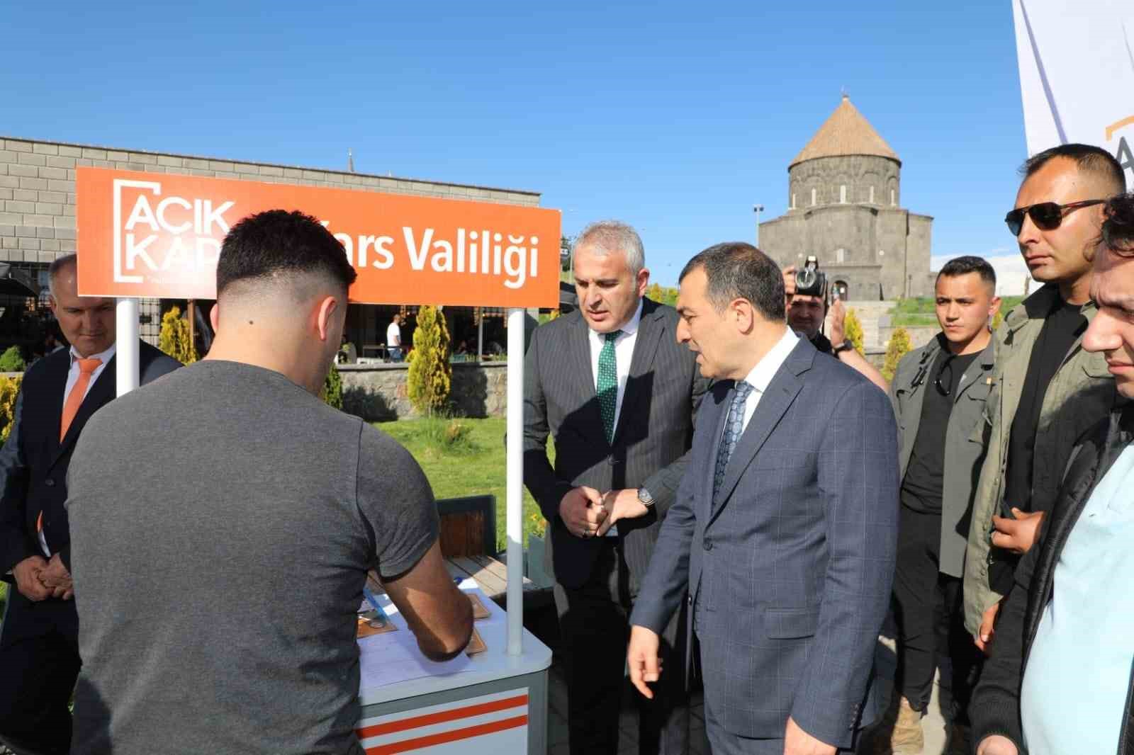 KARS VALİLİĞİ KOORDİNESİNDE YÜRÜTÜLEN AÇIK KAPI PROJESİ, VATANDAŞLARIN YOĞUN OLDUĞU